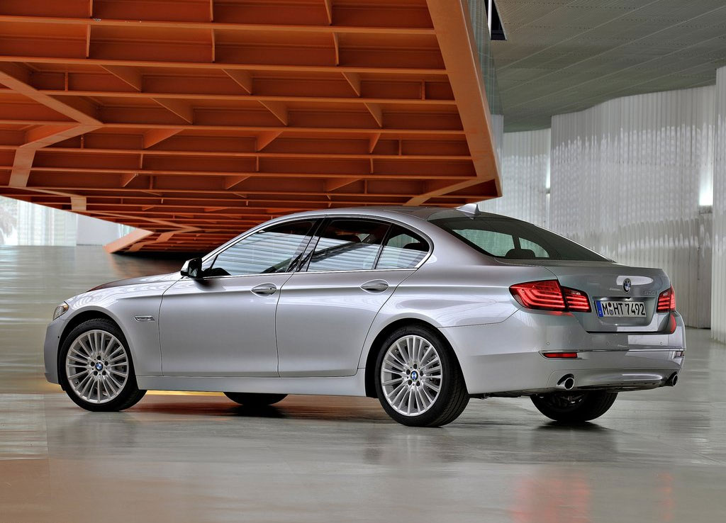 BMW Series 5 525d Luxury บีเอ็มดับเบิลยู ซีรีส์5 ปี 2014 : ภาพที่ 4