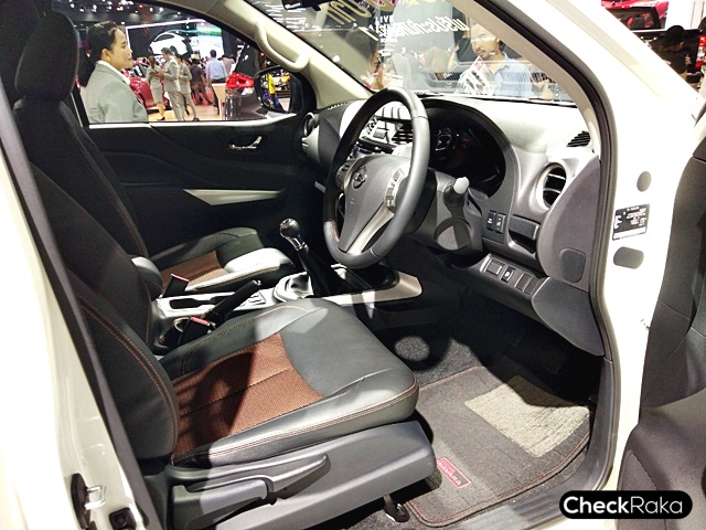 Nissan Navara NP300 King Cab Calibra E 6 MT Black Edition นิสสัน นาวาร่า ปี 2019 : ภาพที่ 16