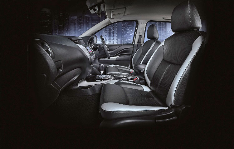 Nissan Navara NP300 Double Cab Calibre V Sportech 7AT นิสสัน นาวาร่า ปี 2015 : ภาพที่ 6