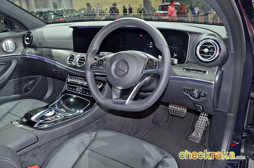 Mercedes-benz E-Class E 220 D AMG Dynamic เมอร์เซเดส-เบนซ์ อี-คลาส ปี 2016 : ภาพที่ 10