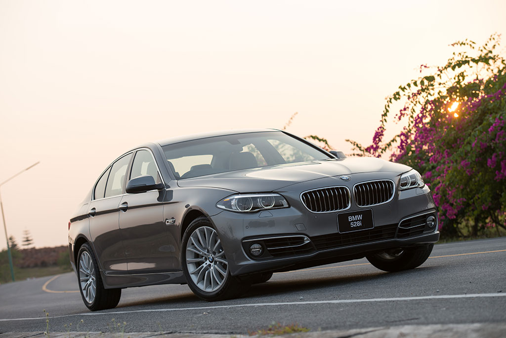 BMW Series 5 528i Luxury บีเอ็มดับเบิลยู ซีรีส์5 ปี 2014 : ภาพที่ 3
