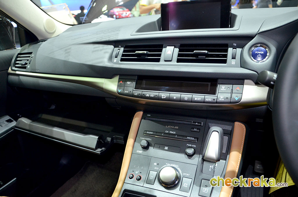 Lexus CT200h Luxury (Fabric) เลกซัส ซีที200เอช ปี 2014 : ภาพที่ 14