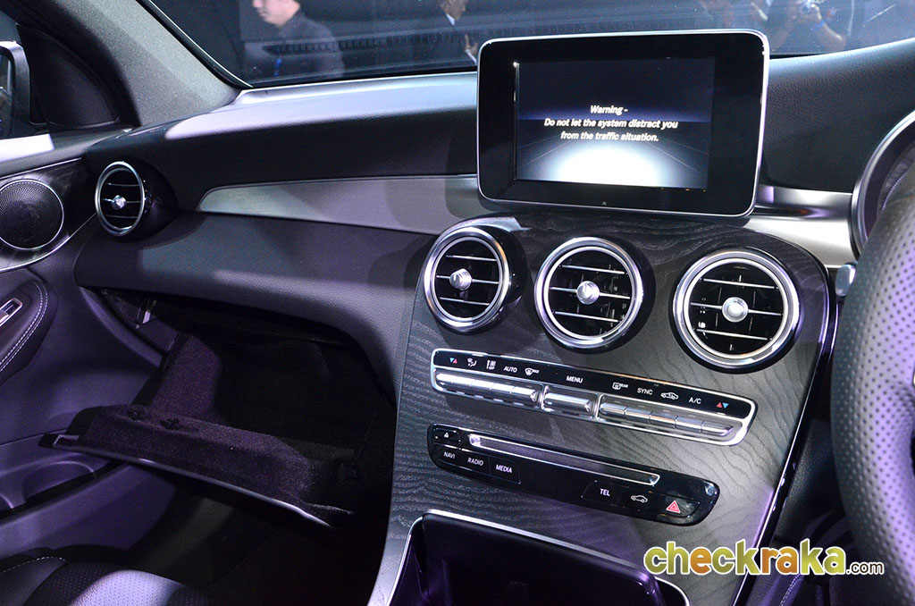 Mercedes-benz GLC-Class GLC 250 D 4Matic AMG Dynamic เมอร์เซเดส-เบนซ์ จีแอลซี ปี 2015 : ภาพที่ 16