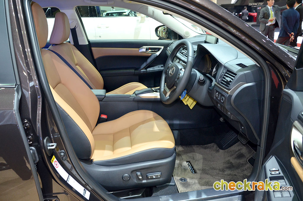 Lexus CT200h Luxury (Fabric) เลกซัส ซีที200เอช ปี 2014 : ภาพที่ 12
