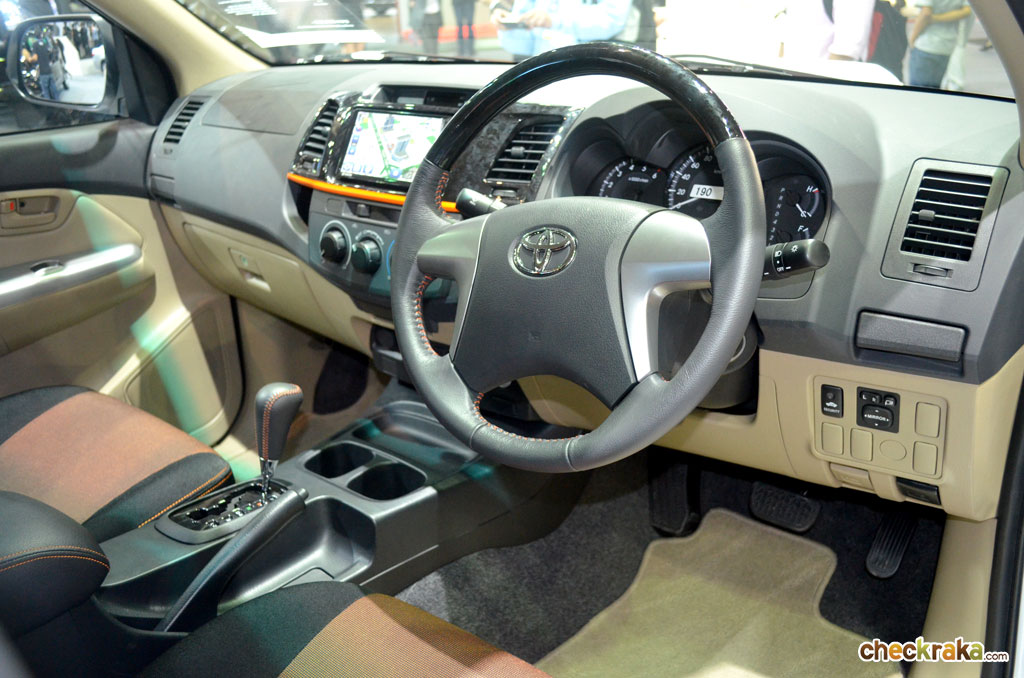 Toyota Hilux Vigo Champ Double Cab Prerunner 2.5E ABS TRD Sportivo II โตโยต้า ไฮลักซ์ วีโก้แชมป์ ปี 2014 : ภาพที่ 9