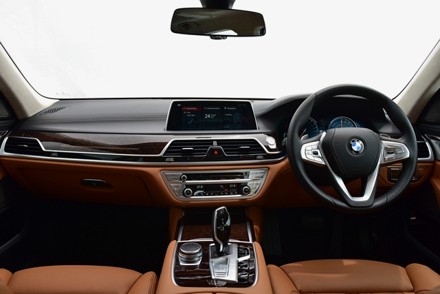 BMW Series 7 740Le xDrive Pure Excellence บีเอ็มดับเบิลยู ซีรีส์7 ปี 2017 : ภาพที่ 7