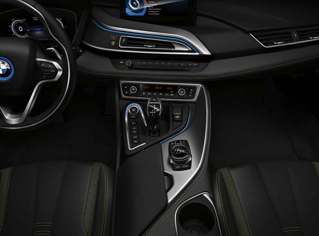 BMW i8 Protonic Frozen Black Edition บีเอ็มดับเบิลยู ไอแปด ปี 2017 : ภาพที่ 4