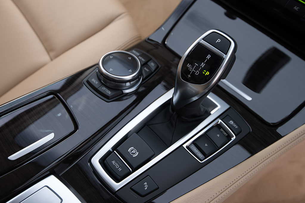 BMW Series 5 528i Luxury บีเอ็มดับเบิลยู ซีรีส์5 ปี 2014 : ภาพที่ 8
