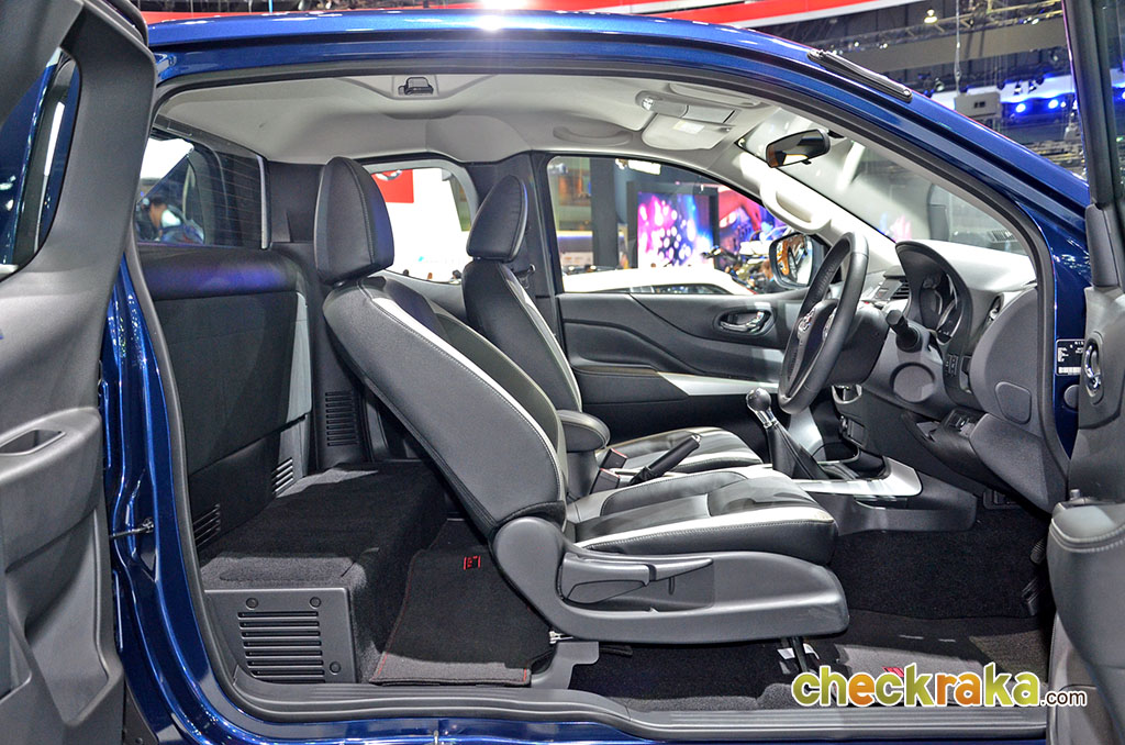 Nissan Navara NP300 King Cab Calibre EL Sportech 6MT นิสสัน นาวาร่า ปี 2015 : ภาพที่ 10