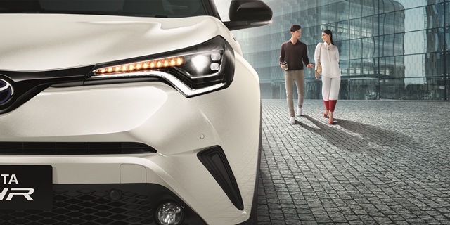 Toyota C-HR 1.8 Mid โตโยต้า ซี-เอชอาร์ ปี 2019 : ภาพที่ 2