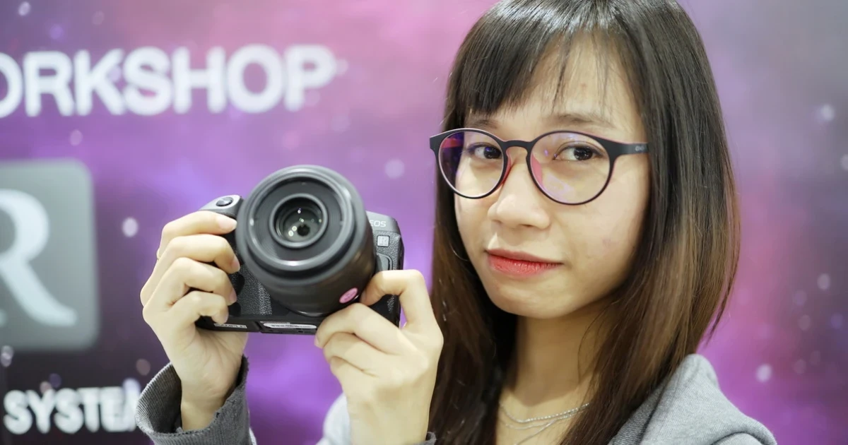 Canon EOS RP กล้องมิเรอร์เลสฟูลเฟรมรุ่นใหม่ล่าสุด ราคาสุดคุ้ม วางจำหน่ายต้นเดือนมีนาคมเป็นต้นไป Canon EOS RP กล้องมิเรอร์เลสฟูลเฟรมรุ่นใหม่ล่าสุด ราคาสุดคุ้ม วางจำหน่ายต้นเดือนมีนาคมเป็นต้นไป