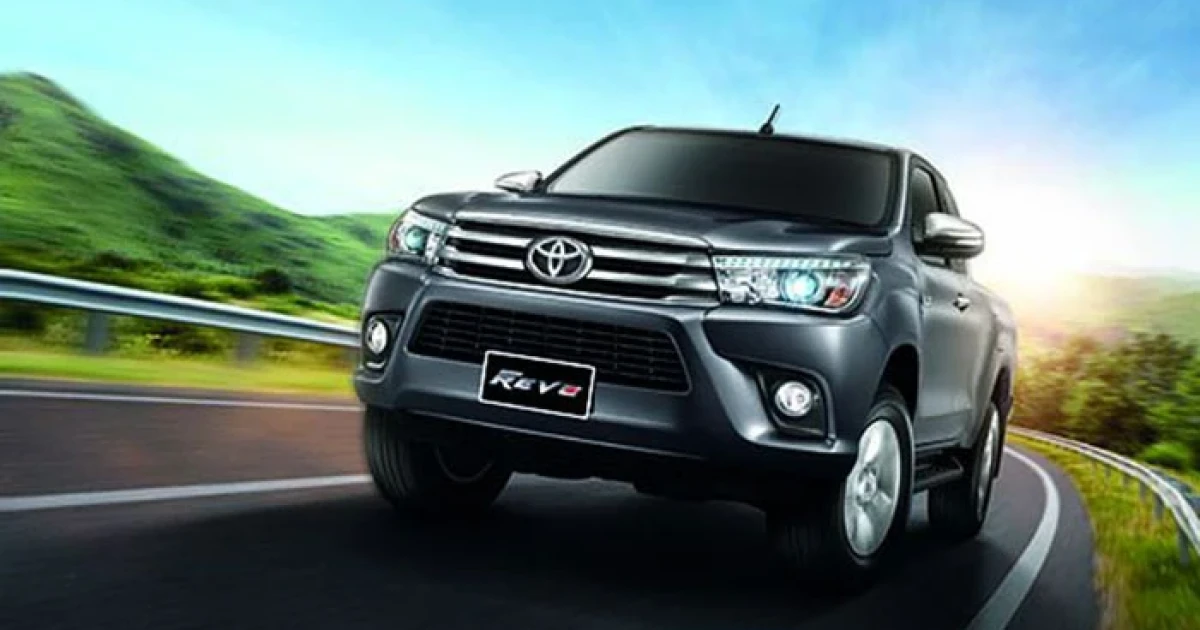 Toyota แนะนำ "Hilux Revo" รุ่นปรับปรุงใหม่ ปี 2559 เพิ่มทางเลือกใหม่ด้วย เกรด E Plus