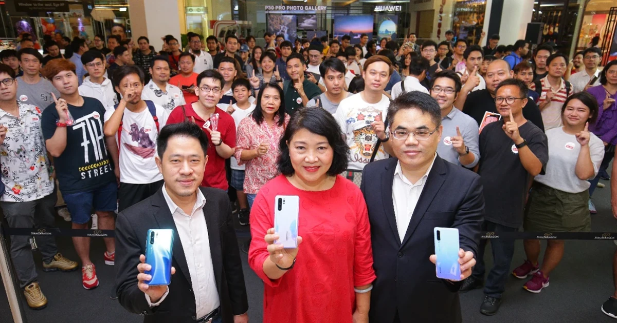 แฟนหัวเว่ย แห่ซื้อ HUAWEI P30 Series วันแรก ตอกย้ำความฮ็อตของมือถือที่ใครก็อยากครอบครอง