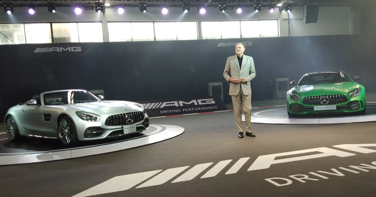 2 ซูเปอร์คารหรู กับขุมพลัง V8 bi-turbo