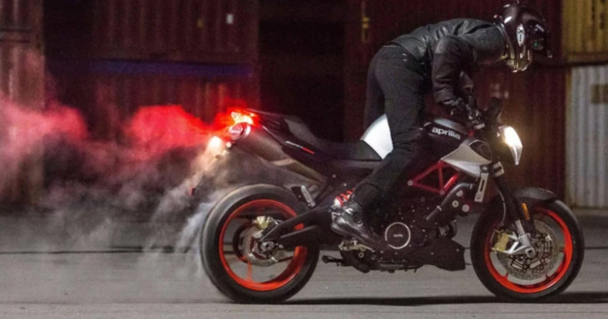 Aprilia Shiver 900 2017 สปอร์ตเน็คเก็ตไบค์สุดเท่เปิดตัวแล้ว