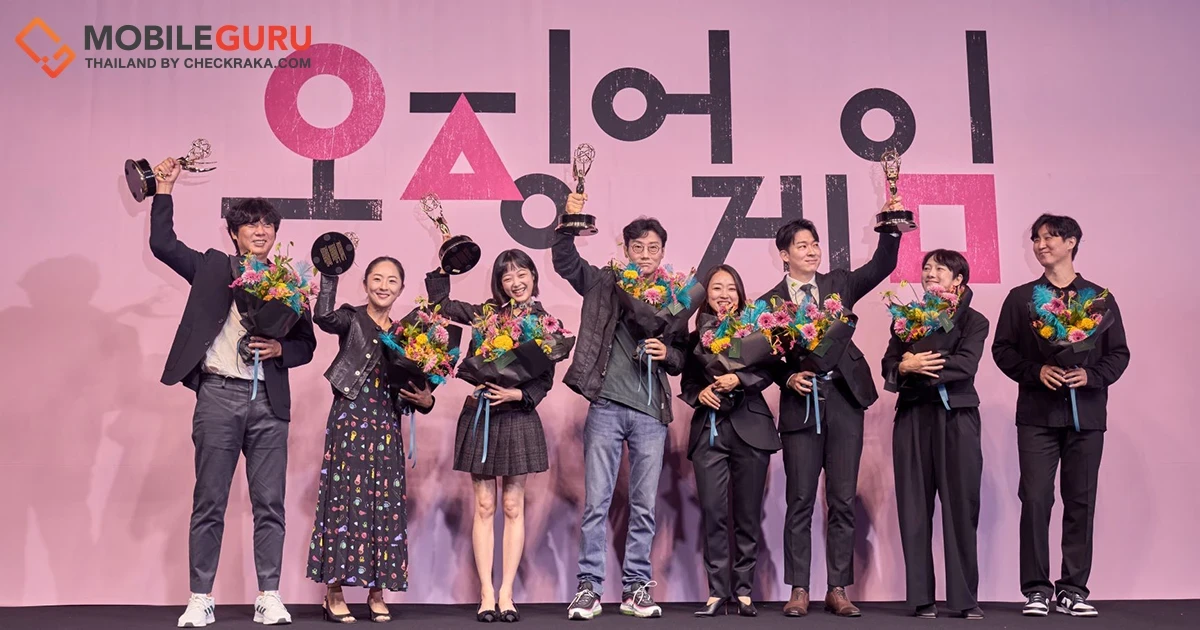 ทีมผู้สร้าง นักแสดงนำ และทีมงานของซีรีส์ สควิดเกม เล่นลุ้นตาย (Squid Game) ฉลองชัย ทุบสถิติใหม่บนเวทีเอ็มมี่