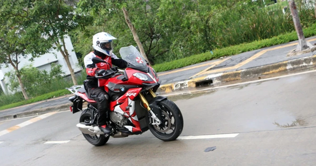 รีวิว BMW S1000XR สปอร์ตทัวริ่ง พลังแรง ออปชั่นแน่น รีวิว BMW S1000XR สปอร์ตทัวริ่ง พลังแรง ออปชั่นแน่น