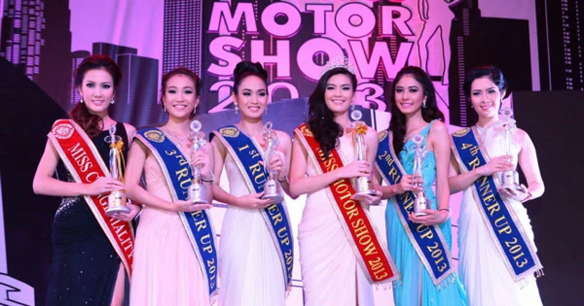 "น้องปอปลา" สาวใสวัย 21 ปี จาก ม.กรุงเทพ ชนะใจกรรมการคว้ามงกุฎ "มิสมอเตอร์โชว์" ประจำปี 2556