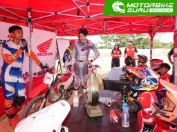 Honda Academy Thailand 2025 เดินหน้าบิดล่าฝัน สนาม 2 เสริมทักษะตะลุยทางฝุ่นกับนักแข่งโมโตครอสด้วย Honda CRF