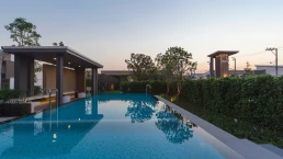 อินดี้ ศรีนครินทร์ (Indy Srinakarin) อินดี้ ศรีนครินทร์ (Indy Srinakarin)