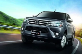 Toyota แนะนำ "Hilux Revo" รุ่นปรับปรุงใหม่ ปี 2559 เพิ่มทางเลือกใหม่ด้วย เกรด E Plus