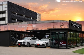 Porsche เปิดโชว์รูมป๊อปอัพ “Porsche NOW Bangkok” ย่านกัลปพฤกษ์ ขยายการเข้าถึงลูกค้าในฝั่งตะวันตกของกรุงเทพฯ ปูทางสู่โชว์รูมและศูนย์บริการ Porsche Centre Kanlapaphruek ภายในสิ้นปีนี้