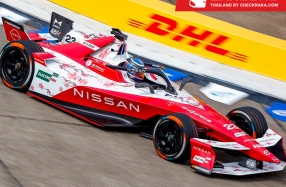 Nissan Formula E Team คว้าแชมป์โลกโดย โอลิเวอร์ โรว์แลนด์ ที่คว้าตำแหน่งประเภทนักแข่งประจำฤดูกาล 2024/25 ในการแข่งขัน Berlin E-Prix