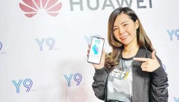 "แป้ง zbing z." เกมแคสเตอร์หญิงอันดับ 1 ของไทย เผยไอเทมลับ Huawei Y9 2019 อาวุธคู่กายของเหล่าเกมเมอร์