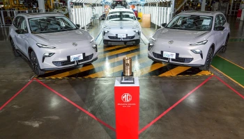 MG สร้างประวัติศาสตร์เป็นแบรนด์รถยนต์แรกในไทยที่ได้รับรางวัลรถยนต์ยอดเยี่ยมแห่งปีต่อเนื่อง 3 ปีซ้อน โดยล่าสุด NEW MG S5 EV ได้รับรางวัล THAILAND EV OF THE YEAR 2025