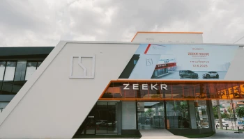 ZEEKR เปิดโชว์รูมพร้อมศูนย์บริการครบวงจรอย่างเป็นทางการบนทำเลทองย่านเจริญนครบริเวณแยกบุคคโล เอาใจลูกค้าฝั่งธน ยกระดับมาตรฐานการบริการ