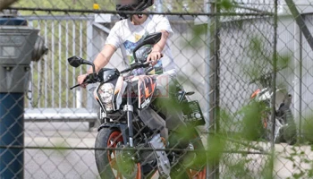 KTM รักษ์โลกจับ 390 DUKE ยัดมอเตอร์ไฟฟ้า!