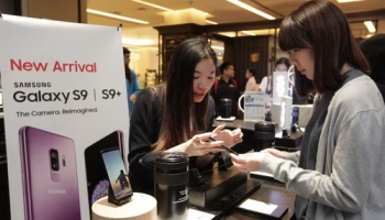 เก็บตกบรรยากาศ การรับเครื่อง Samsung Galaxy S9 และ Galaxy S9+ วันแรกในไทย สีม่วงมาแรง!