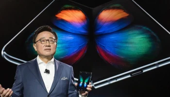 Samsung มั่นใจ! จะอยู่เป็นเบอร์ 1 ไปอีก 10 ปี พร้อมผลักดันเทคโนโลยีมือถือพับได้ให้ราคาถูกลง