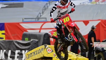 เจ็ตต์ ลอว์เรนซ์ บิด Honda CRF450R ทะยานคว้าชัยครองจ่าฝูง AMA Supercross สนามที่ 14
