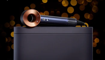 Dyson เปิดตัวเครื่องเป่าผม Dyson Supersonic และอุปกรณ์จัดแต่งทรง Dyson Airwrap สีใหม่ Prussian Blue และ Rich Copper มีที่มาจากการค้นหาคู่สีเพื่อออกแบบ และตกแต่งภายในรถยนต์ไฟฟ้าของ Dyson