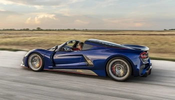 Hennessey Venom F5 เกิดอุบัติเหตุระหว่างทดสอบที่ความเร็ว 400 กม./ชม. แต่คนขับไม่เป็นไรเลย