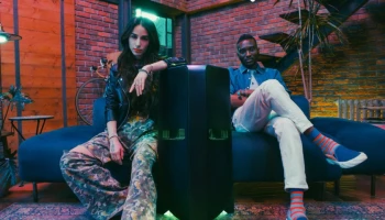 Samsung Sound Tower พร้อมกระหึ่มความมันส์ต้อนรับเทศกาลปาร์ตี้ ด้วยเสียงแบบ Bi-directional ที่ทรงพลังถึง 240 วัตต์ ราคา 19,990 บาท ซื้อผ่าน Samsung.com ผ่อน 0% นานสูงสุด 15 เดือน บริการจัดส่งฟรีไม่มีขั้นต่ำ