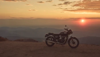 Triumph Bonneville T100 รถจักรยานยนต์ออริจินัลสายพันธุ์แท้สัญชาติอังกฤษ ที่พร้อมเข้าใจทุกการขับขี่