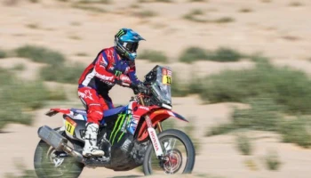 Honda สร้างผลงานกระหึ่ม! คว้าชัย พร้อมกวาด 3 อันดับ ท็อป 5 ใน Dakar Rally 2004 สเตจ 4