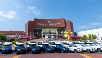 Toyota  ส่งมอบ Hilux Revo-e รถกระบะไฟฟ้าที่ประกอบในไทย 12 คัน สำหรับทดลองให้บริการในรูปแบบรถสองแถวในเมืองพัทยา