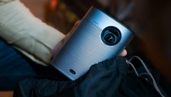 XGIMI เปิดตัวโปรเจคเตอร์แบบพกพา Halo+ สุดล้ำ ด้วยแบตเตอรี่ในตัว ทรงพลัง 1080p FHD ให้ภาพสว่างสดใส ด้วยคุณลักษณะของ Android TV