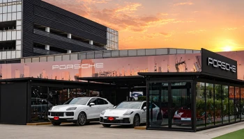 Porsche เปิดโชว์รูมป๊อปอัพ “Porsche NOW Bangkok” ย่านกัลปพฤกษ์ ขยายการเข้าถึงลูกค้าในฝั่งตะวันตกของกรุงเทพฯ ปูทางสู่โชว์รูมและศูนย์บริการ Porsche Centre Kanlapaphruek ภายในสิ้นปีนี้