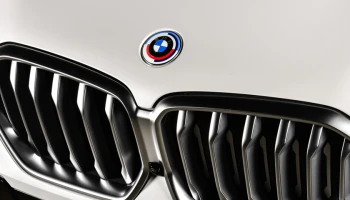 BMW  ฉลอง 5 ทศวรรษสำหรับรถตระกูล M ด้วยโลโก้ฉลอง 50 ปี พร้อมเปิดตัว M5 Competition