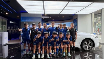 BYD เปิดประสบการณ์การเรียนรู้ นวัตกรรมในยานยนต์พลังงานใหม่ให้ทีมฟุตบอลเยาวชนจีน เยี่ยมศูนย์ BYD Experience Store