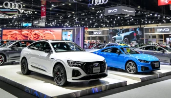Audi จัดแสดงรถครอบคลุมหลากหลายเซกเมนต์  พร้อมอัดโปรฯแรง 3 ดีล สุดพิเศษ ดาวน์ 0 บาท พร้อมผ่อนดอกเบี้ย 0% หรือเลือกผ่อนดอกเบี้ย 0% สูงสุด 6 ปี หรือฟรีประกันภัยชั้นหนึ่ง 5 ปี ทีบูธในงาน Motor Expo 2023