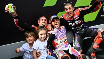A.ESPARGARO ควง VINALES พาทีม APRILIA RACING คว้าชัย 1-2 ครั้งแรกในพรีเมียร์คลาส ในรายการ Gran Premi Monster Energy de Catalunya