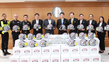 Yamaha มอบหมวกนิรภัย YAMAHA 67th Anniversary "Safety มีสติ" รุ่น Limited Edition 100 ใบ ให้ผู้ว่าฯ กรุงเทพมหานคร