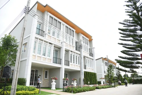 โกลเด้น ซิตี้ โกลเด้น แลนด์ เรสซิเด้นซ์ โกลเด้น ซิตี้ โกลเด้น แลนด์ เรสซิเด้นซ์