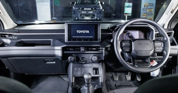 รูปภาพ โตโยต้า Toyota Hilux Travo Double Cab 4TREX 2.8 Premium MT ปี 2025