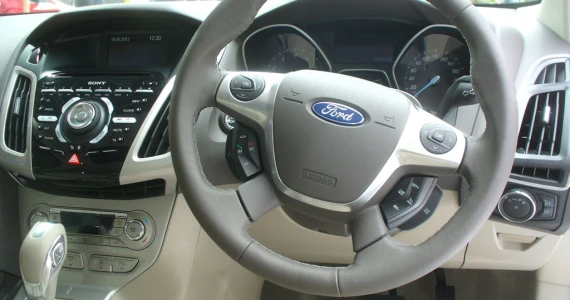 รูปภาพ ฟอร์ด Ford Focus 4Dr 2.0L Ti-VCT GDi Titanium+ PowerShift AT ปี 2012
